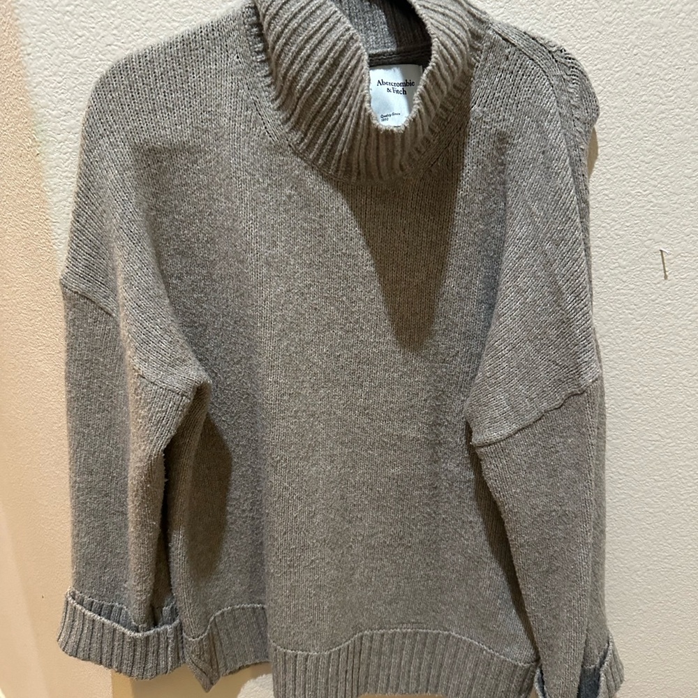 Abercrombie and Fitch beige sweater